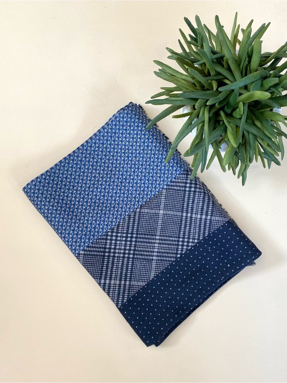 BANANA REPUBLIC - Men’s Classic Blue Patterned Colorblock Scarf - Picture 6 of 7